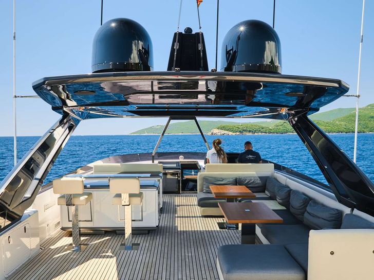 MADRA II Ferretti 920 - flybridge MADRA II Ferretti 920 - flybridge