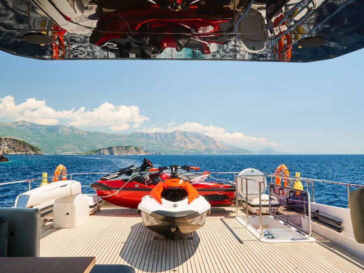 MADRA II Ferretti 920 - water toys MADRA II Ferretti 920 - water toys