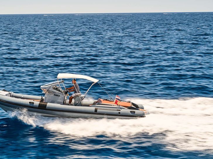 MADRA II Ferretti 920 - tender MADRA II Ferretti 920 - tender