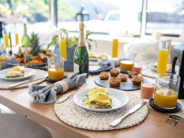 LUNAR ARC Bali 5.4 - sample dining set up LUNAR ARC Bali 5.4 - sample dining set up