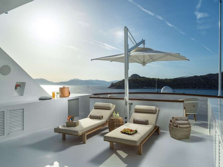 KASSANDRA Feadship 47m - sundeck sunbathing area KASSANDRA Feadship 47m - sundeck sunbathing area