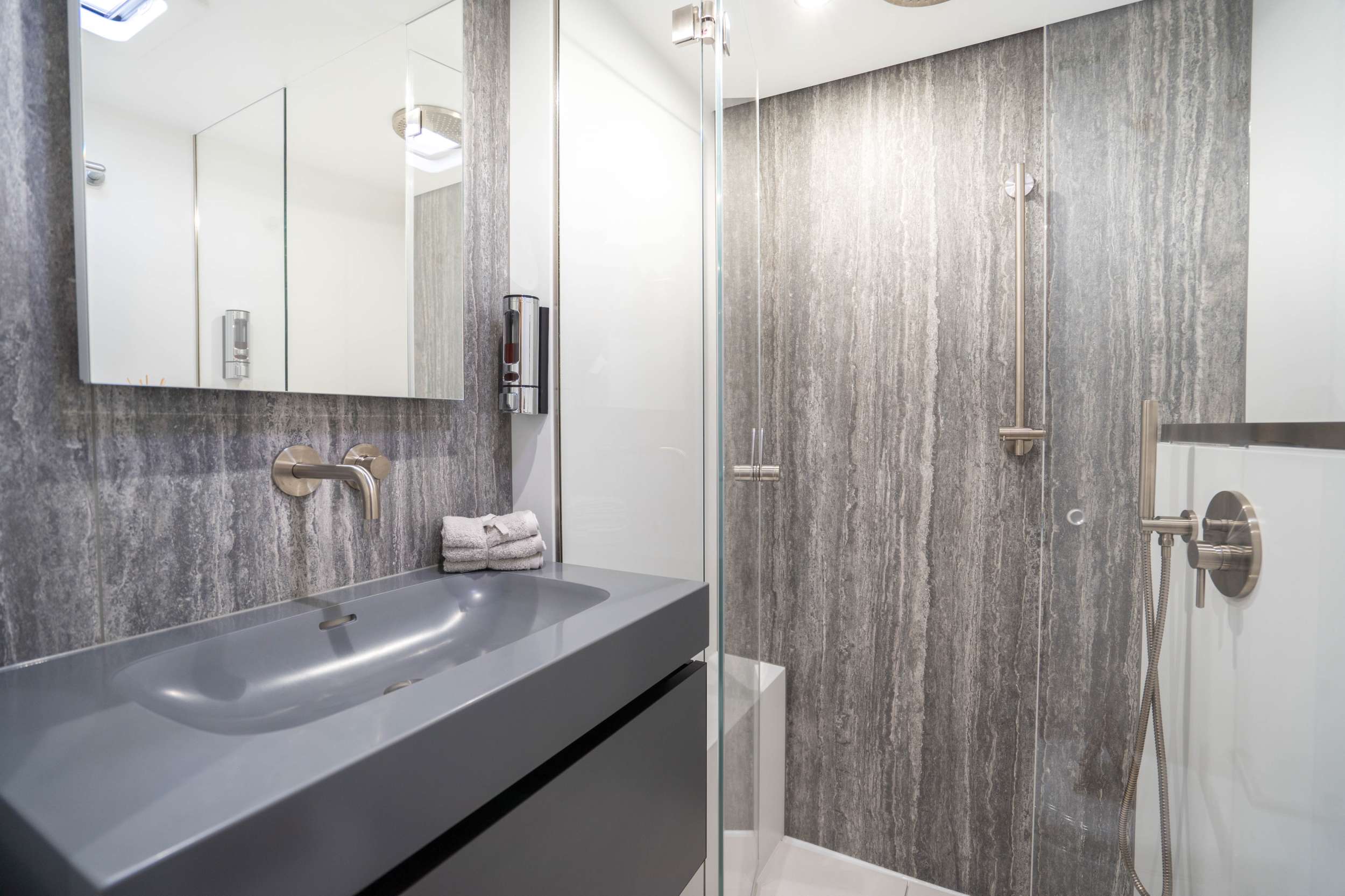 Charter Yacht ANKAWER VI - Sunreef 70 - 4 Cabins - Nassau - Exumas - Bahamas