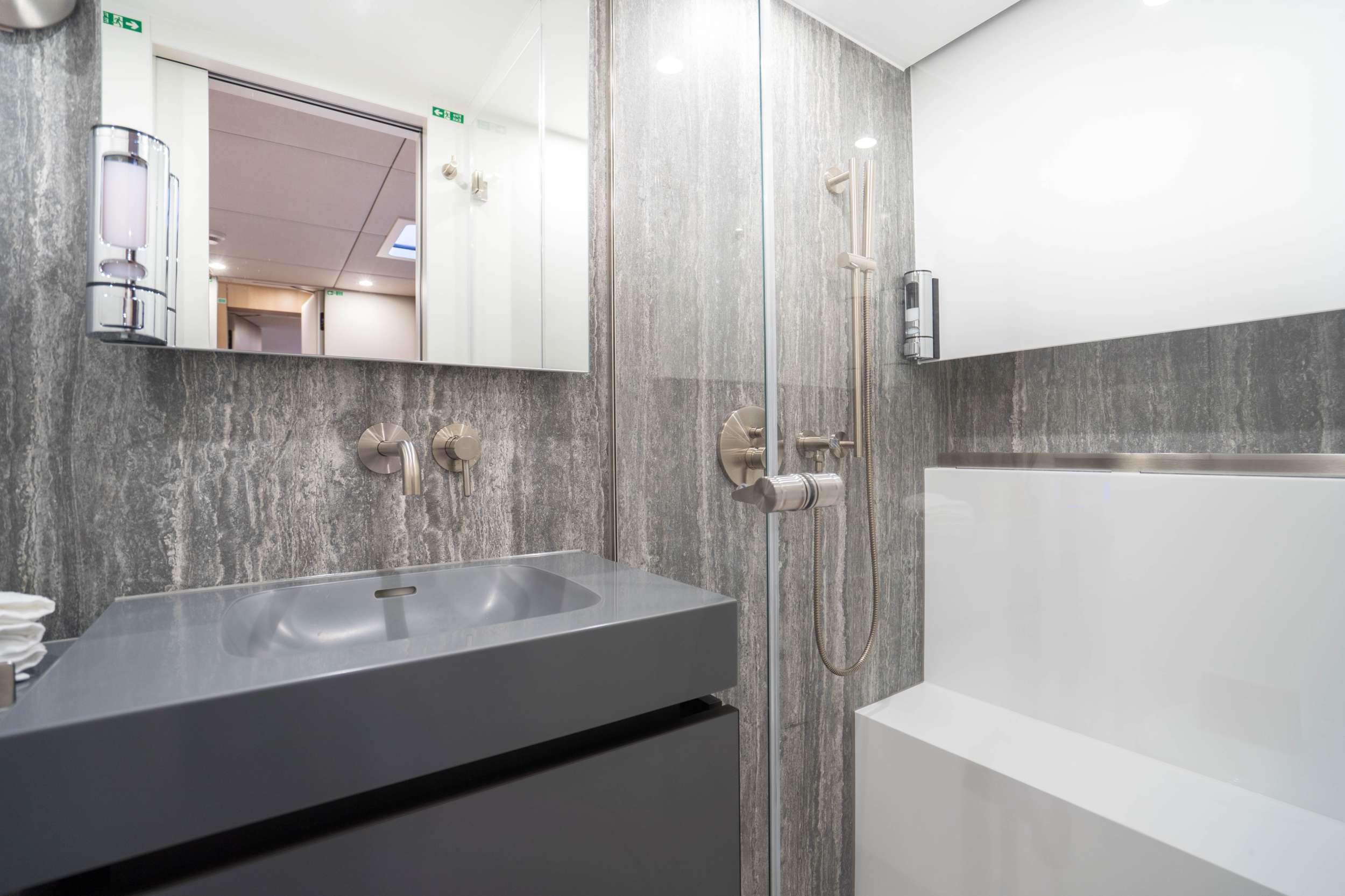 Charter Yacht ANKAWER VI - Sunreef 70 - 4 Cabins - Nassau - Exumas - Bahamas