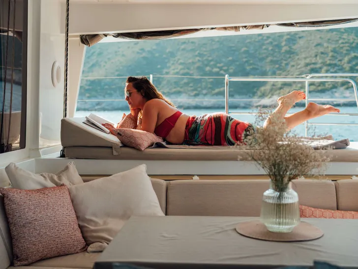 BAZA Lagoon 560 - guest lounging BAZA Lagoon 560 - guest lounging