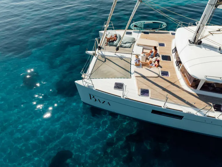 BAZA Lagoon 560 - foredeck BAZA Lagoon 560 - foredeck
