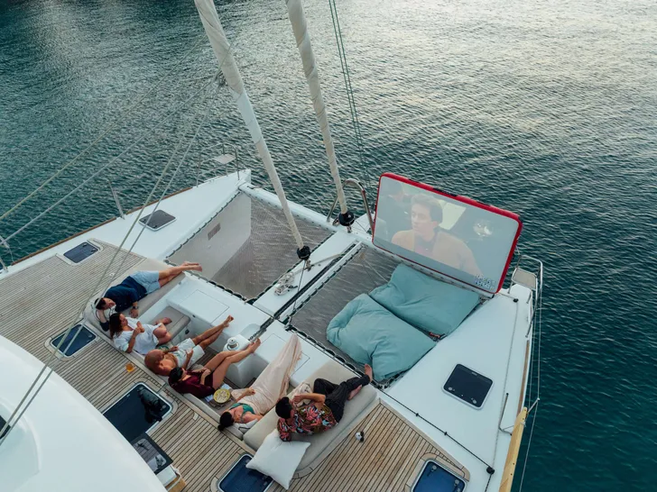 BAZA Lagoon 560 - guests on the foredeck BAZA Lagoon 560 - guests on the foredeck