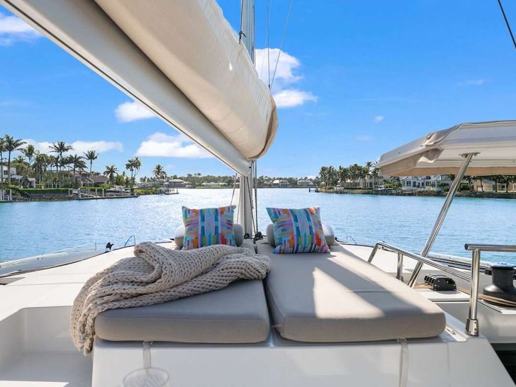 HALCYON Fountaine Pajot Aura 51 - flybridge sun beds HALCYON Fountaine Pajot Aura 51 - flybridge sun beds