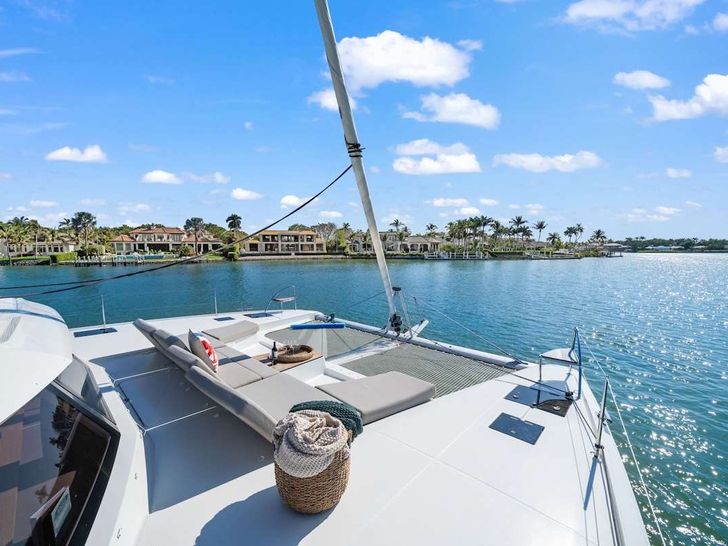 HALCYON Fountaine Pajot Aura 51 - foredeck HALCYON Fountaine Pajot Aura 51 - foredeck