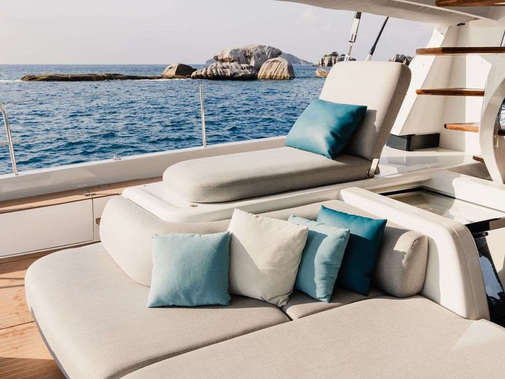 SPIRIT OF PONANT Lagoon Seventy 7 - main aft deck seating SPIRIT OF PONANT Lagoon Seventy 7 - main aft deck seating