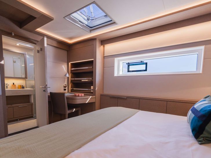 LA DÉSIRADE Lagoon Seventy 7 - VIP cabin 1 bed and window LA DÉSIRADE Lagoon Seventy 7 - VIP cabin 1 bed and window