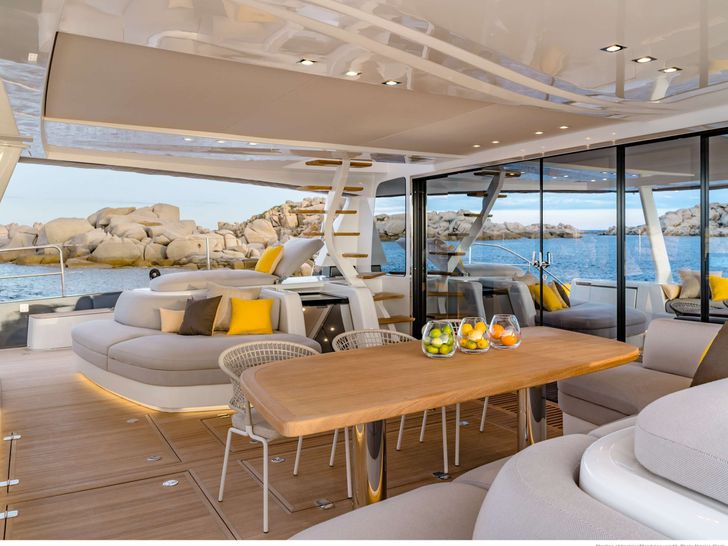 LA DÉSIRADE Lagoon Seventy 7 - aft deck alfresco dining area LA DÉSIRADE Lagoon Seventy 7 - aft deck alfresco dining area