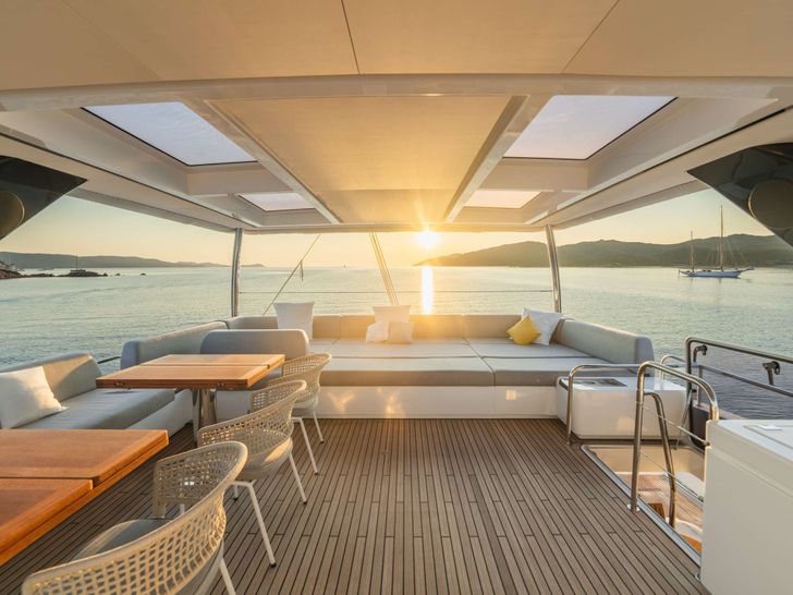 LA DÉSIRADE Lagoon Seventy 7 - flybridge LA DÉSIRADE Lagoon Seventy 7 - flybridge