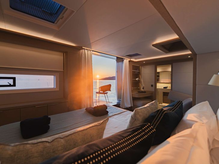 LA DÉSIRADE Lagoon Seventy 7 - master cabin with view of the sunset LA DÉSIRADE Lagoon Seventy 7 - master cabin with view of the sunset