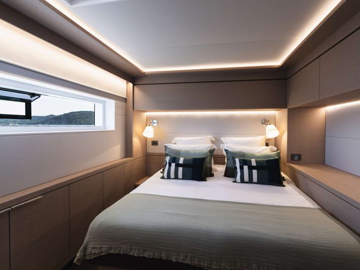 LA DÉSIRADE Lagoon Seventy 7 - VIP cabin 1 LA DÉSIRADE Lagoon Seventy 7 - VIP cabin 1