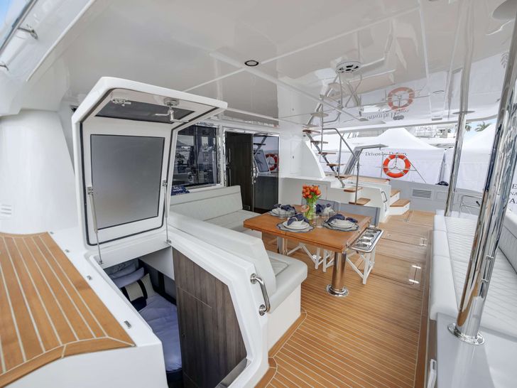 RUMRUNNER Seaview 69 RUMRUNNER Seaview 69
