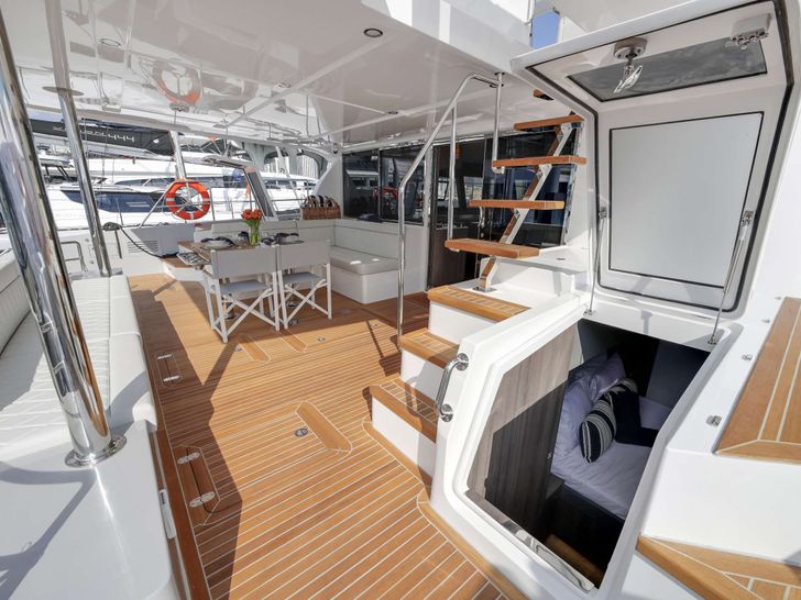 RUMRUNNER Seaview 69 RUMRUNNER Seaview 69