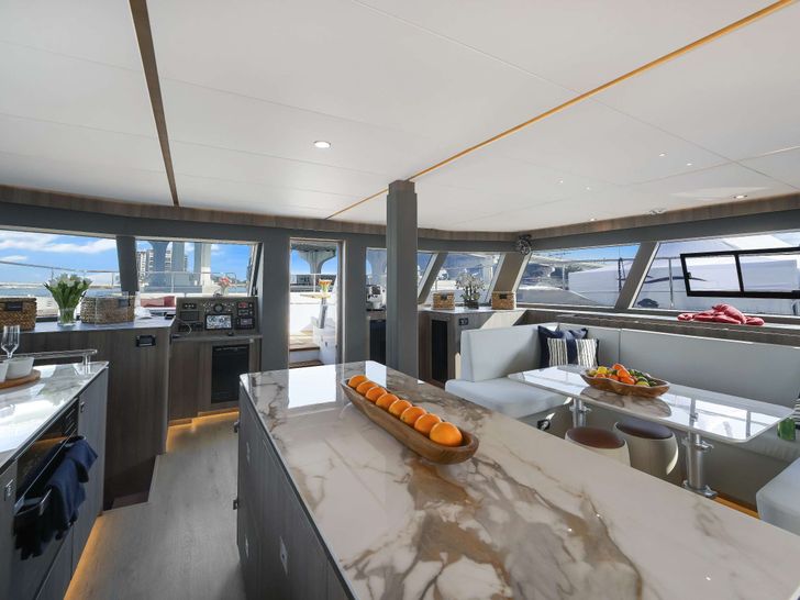 RUMRUNNER Seaview 69 RUMRUNNER Seaview 69
