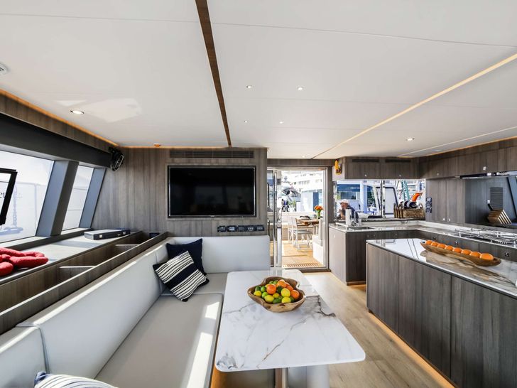 RUMRUNNER Seaview 69 RUMRUNNER Seaview 69