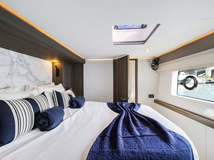 RUMRUNNER Seaview 69 RUMRUNNER Seaview 69
