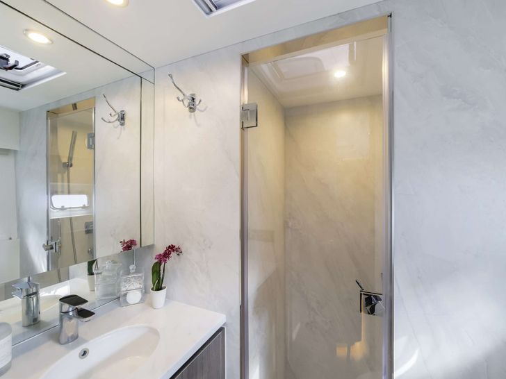 RUMRUNNER Seaview 69 RUMRUNNER Seaview 69