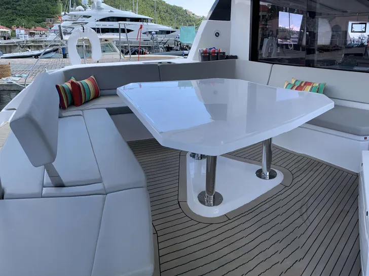 CHANGES IN LATITUDES Leopard 50 - aft deck dining lounge CHANGES IN LATITUDES Leopard 50 - aft deck dining lounge