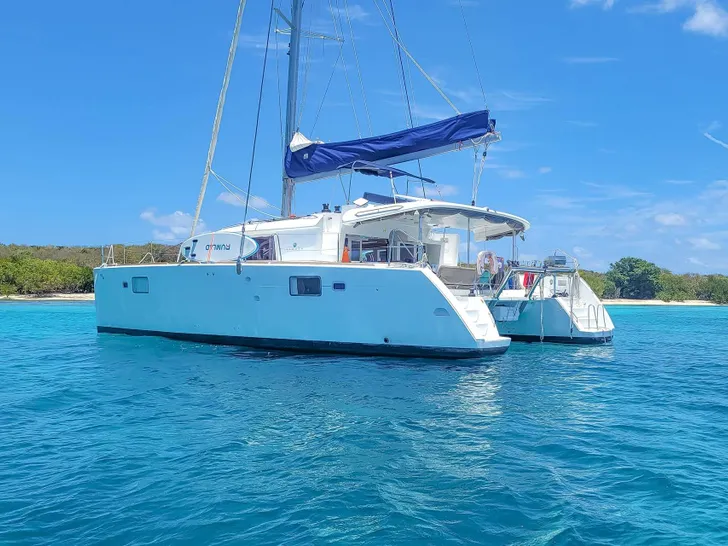 NEON MOON Lagoon 450 - profile NEON MOON Lagoon 450 - profile
