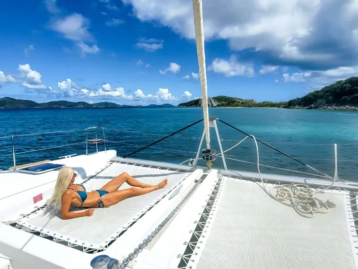 NEON MOON Lagoon 450 - sunbathing on the foredeck net trampoline NEON MOON Lagoon 450 - sunbathing on the foredeck net trampoline