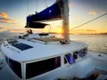 NEON MOON Lagoon 450 - flybridge NEON MOON Lagoon 450 - flybridge