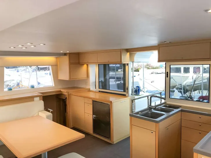 NEON MOON Lagoon 450 - saloon and galley NEON MOON Lagoon 450 - saloon and galley