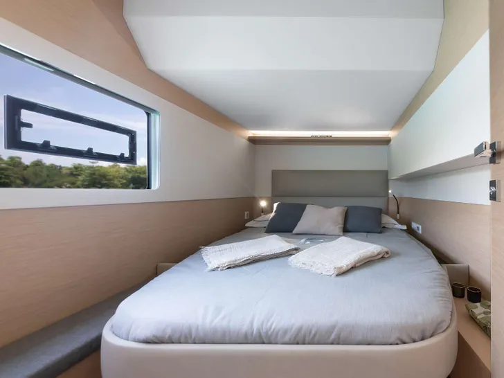 FASCHING Fountaine Pajot MY5 - VIP cabin FASCHING Fountaine Pajot MY5 - VIP cabin