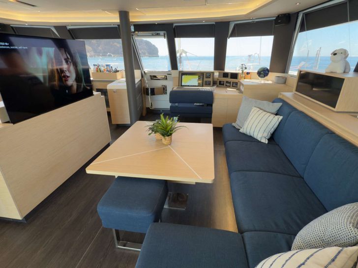 CATALYST Fountaine Pajot Samana 59 - saloon lounge CATALYST Fountaine Pajot Samana 59 - saloon lounge