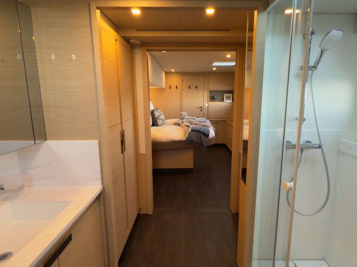 CATALYST Fountaine Pajot Samana 59 - master cabin bathroom CATALYST Fountaine Pajot Samana 59 - master cabin bathroom