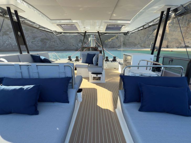 CATALYST Fountaine Pajot Samana 59 - flybridge sunbathing area CATALYST Fountaine Pajot Samana 59 - flybridge sunbathing area