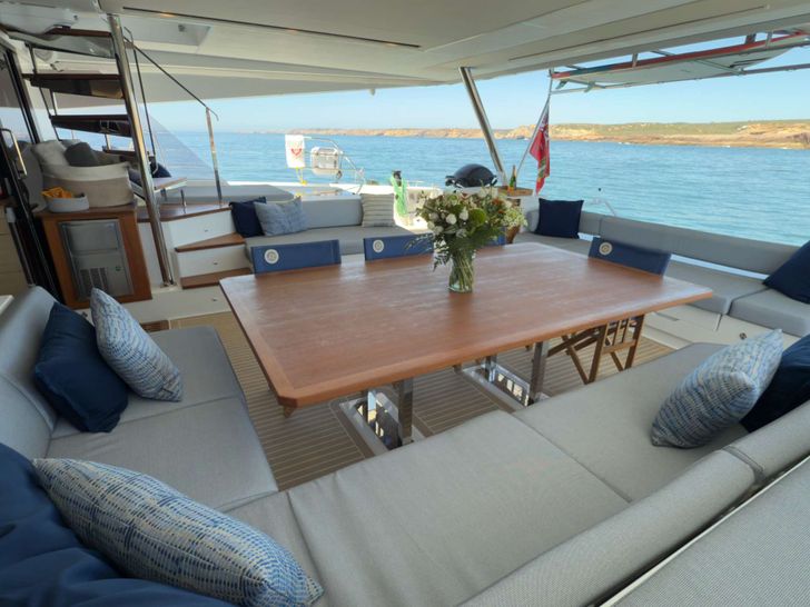 CATALYST Fountaine Pajot Samana 59 - aft deck alfresco dining area CATALYST Fountaine Pajot Samana 59 - aft deck alfresco dining area