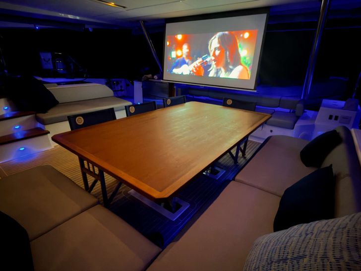 CATALYST Fountaine Pajot Samana 59 - aft deck cinema CATALYST Fountaine Pajot Samana 59 - aft deck cinema