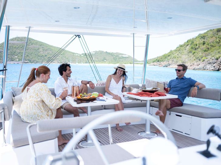 ALLEGRA Bali 5.4 - flybridge alfresco dining ALLEGRA Bali 5.4 - flybridge alfresco dining