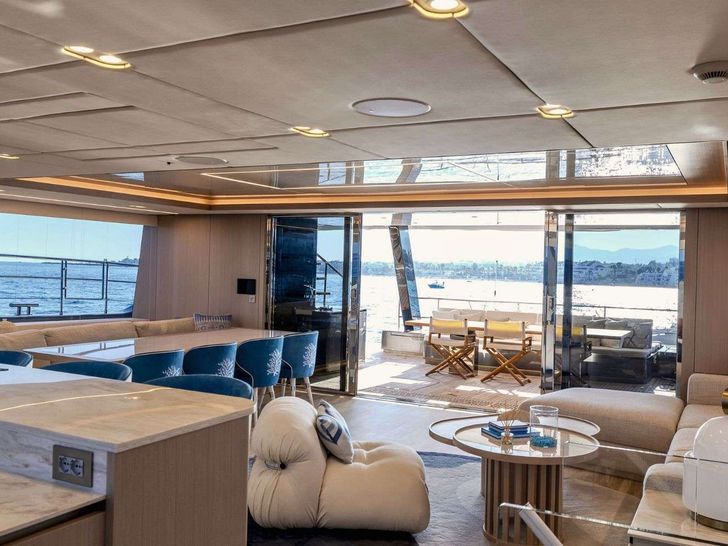 TESNI Sunreef 80 Power Eco - saloon facilities TESNI Sunreef 80 Power Eco - saloon facilities