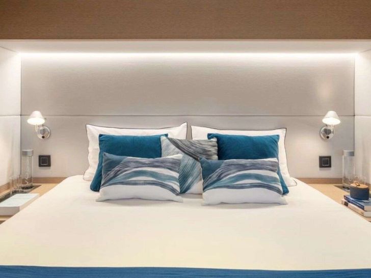 LADY ROSE Lagoon Sixty 5 - Bed 1 LADY ROSE Lagoon Sixty 5 - Bed 1