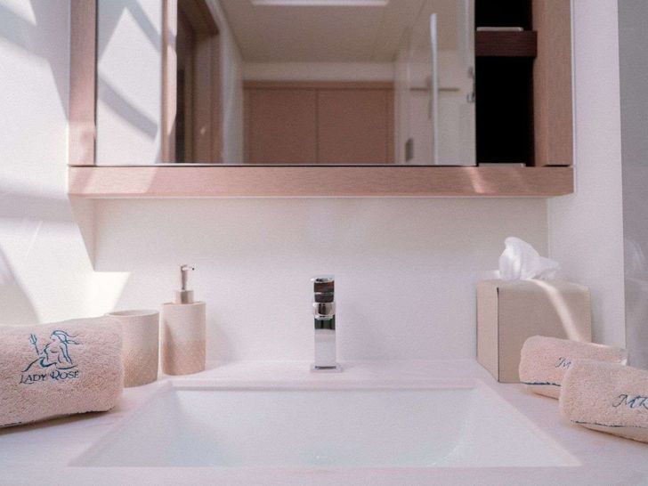 LADY ROSE Lagoon Sixty 5 - Bathroom LADY ROSE Lagoon Sixty 5 - Bathroom