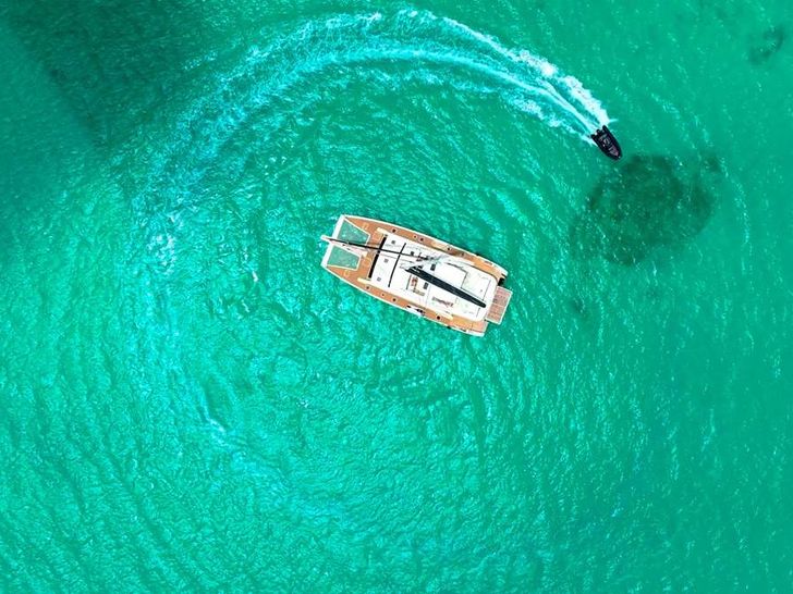 LITTLE GIANT Sunreef 88 Double Deck - Aerial Cruising LITTLE GIANT Sunreef 88 Double Deck - Aerial Cruising