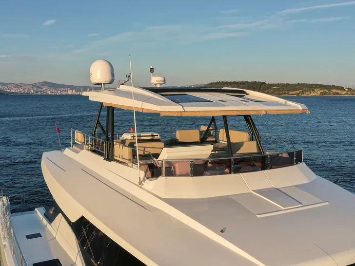 ARIVA Fountaine Pajot Power 67 - flybridge ARIVA Fountaine Pajot Power 67 - flybridge