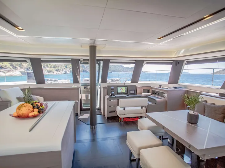 ARIVA Fountaine Pajot Power 67 - saloon lounge and dining area ARIVA Fountaine Pajot Power 67 - saloon lounge and dining area