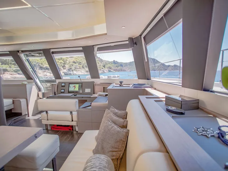 ARIVA Fountaine Pajot Power 67 - couch ARIVA Fountaine Pajot Power 67 - couch