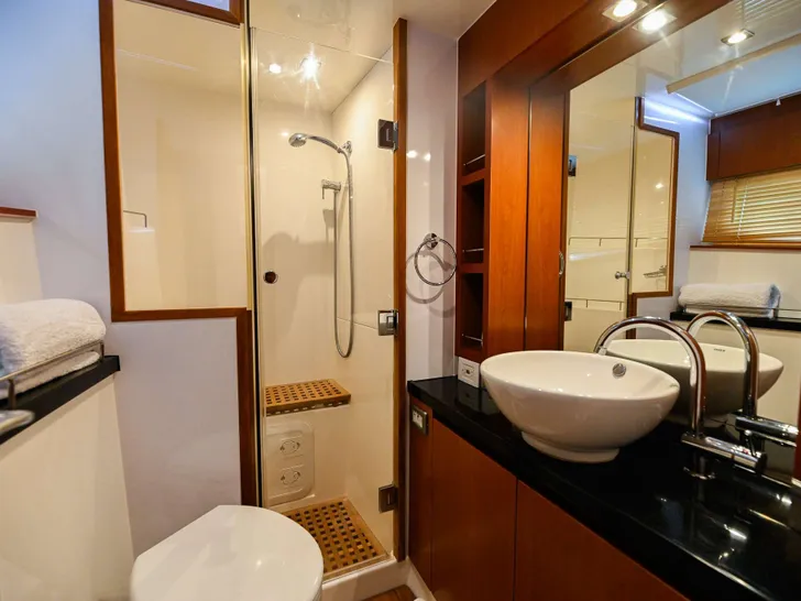 BEACH BOOMER Aquila 44 - Guest Cabin Bathroom BEACH BOOMER Aquila 44 - Guest Cabin Bathroom