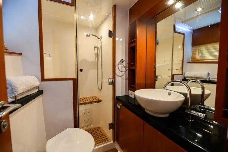 Charter Yacht BEACH BOOMER I - Aquila 44 - 3 Cabins - Nassau - Exumas - Bahamas