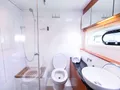 BEACH BOOMER Aquila 44 - Guest Cabin 2 Bathroom BEACH BOOMER Aquila 44 - Guest Cabin 2 Bathroom