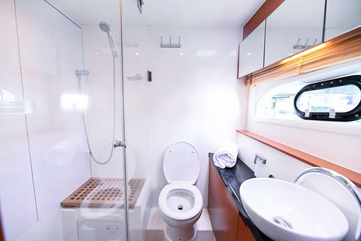 Charter Yacht BEACH BOOMER I - Aquila 44 - 3 Cabins - Nassau - Exumas - Bahamas