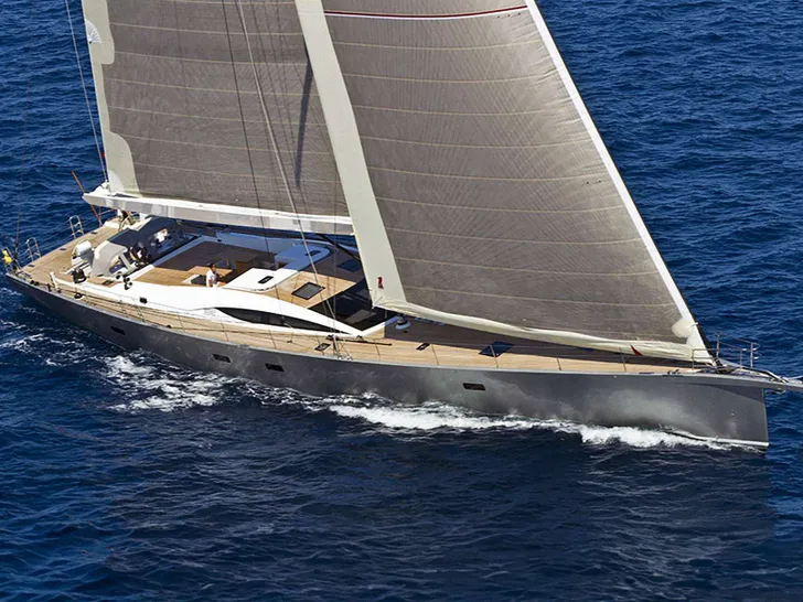 HUAYRA Comar Comet 100 - sailing profile HUAYRA Comar Comet 100 - sailing profile