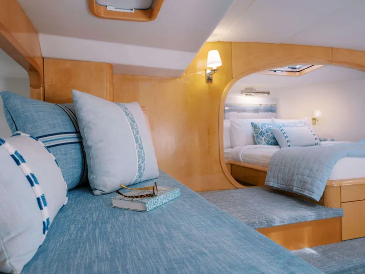 AVANTI Privilege 745 - master cabin lounge AVANTI Privilege 745 - master cabin lounge