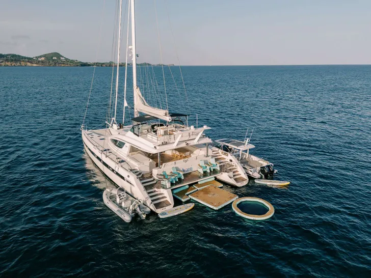 AVANTI Privilege 745 - aft shot anchored AVANTI Privilege 745 - aft shot anchored